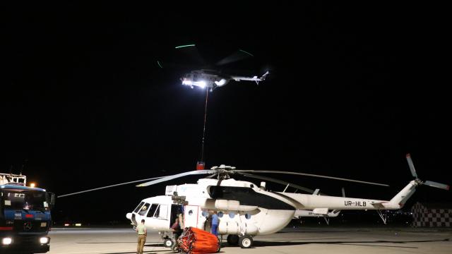 Gece görüşlü helikopterler yangında önemli rol oynuyor