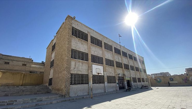 Türkiye, Fırat Kalkanı bölgesinde 700 okulu eğitime kazandırarak terörün izlerini sildi