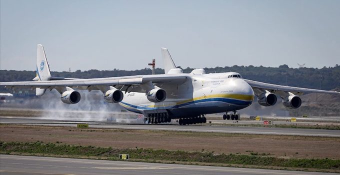Dünyanın en büyük kargo uçağı İstanbul Havalimanı’na geldi