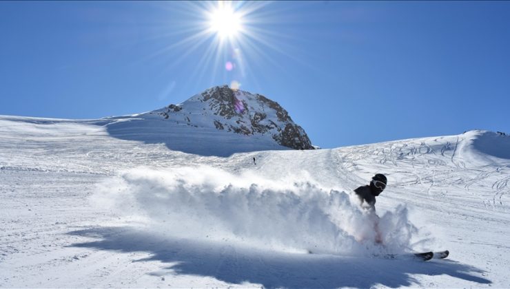 Hakkari’deki kayak merkezi yerli ve yabancı turistleri ağırlıyor