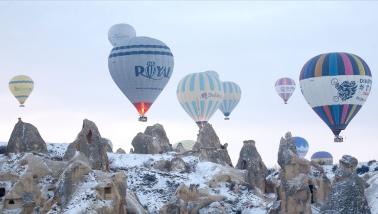 Kapadokya’da 2021’de 388 bin turist gökyüzünde balonla süzüldü