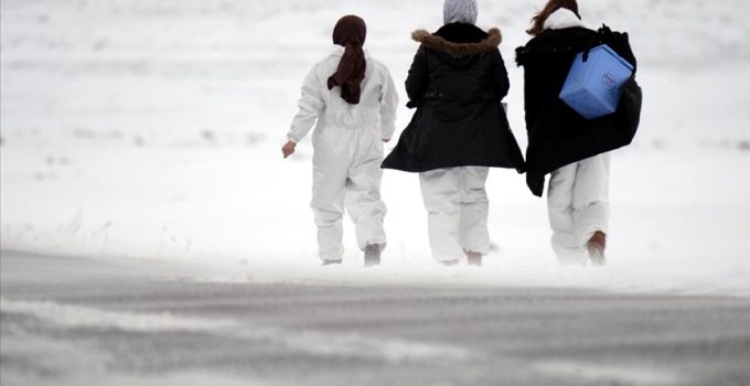 Sağlık ekipleri dondurucu soğuğa rağmen Ardahan kırsalında aşı mesaisinde