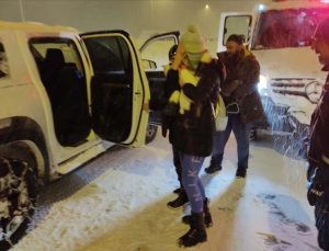 AFAD: Karda yollarda mahsur kalan 5 binin üzerinde kişi yurtlarda misafir edildi