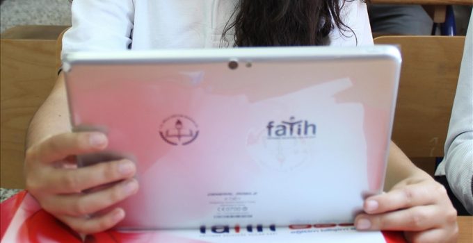 FATİH Projesi ile 2 milyonu aşkın tablet bilgisayar seti öğrencilere dağıtıldı